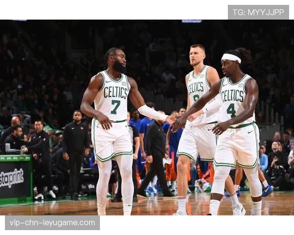 凯尔特人双星合砍60分，防守端同样稳健，凯尔特人对战